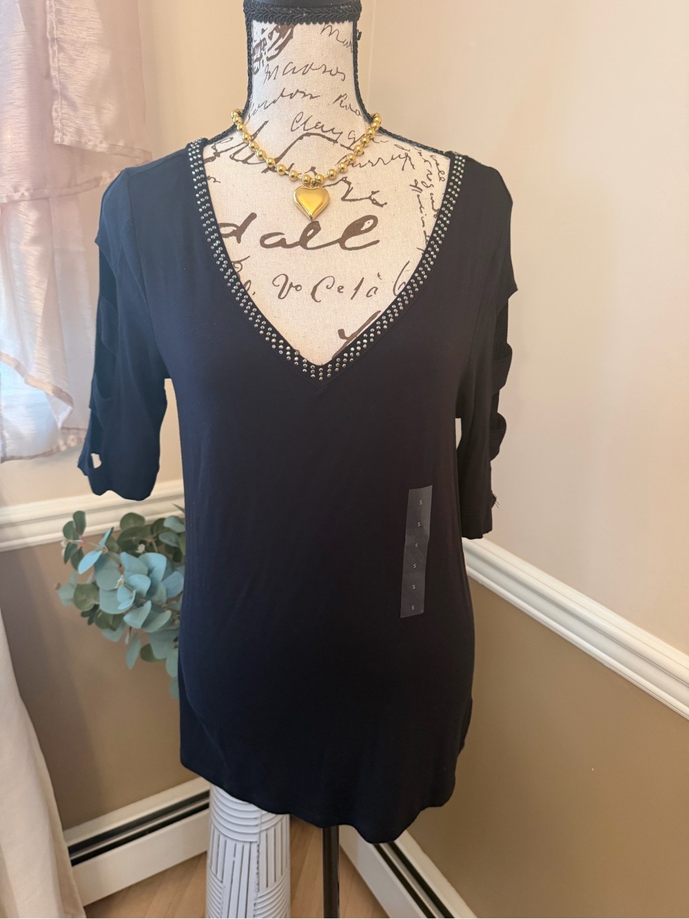 Jennifer Lopez Black V-Neck Short Sleeve Top with Stud Trim Size Small NWT